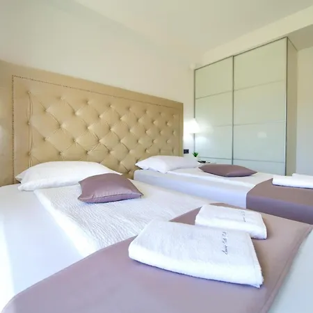 Luminosa With Outdoor And Indoor Pool And Sauna Vrh (Krk)
