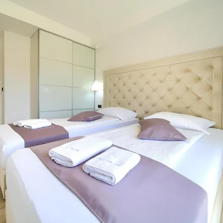 Luminosa With Outdoor And Indoor Pool And Sauna Villa