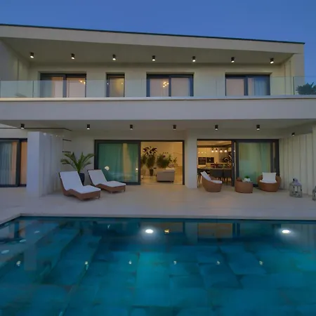 Luminosa With Outdoor And Indoor Pool And Sauna Villa