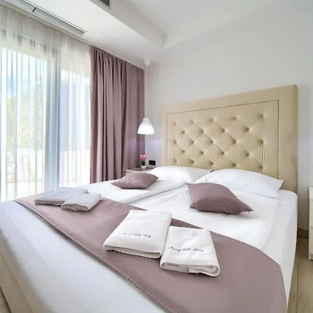 Luminosa With Outdoor And Indoor Pool And Sauna Villa