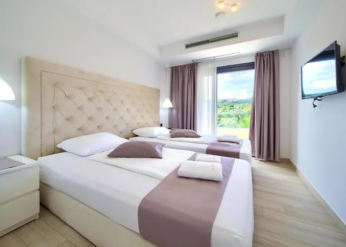 Villa Luminosa With Outdoor And Indoor Pool And Sauna