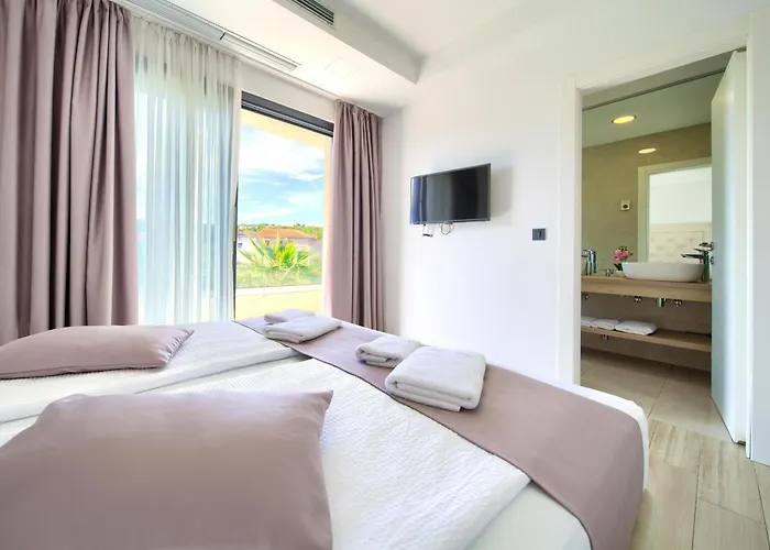 Villa Luminosa With Outdoor And Indoor Pool And Sauna Vrh (Krk)