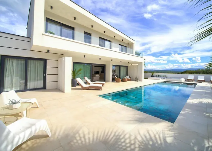 Luminosa With Outdoor And Indoor Pool And Sauna Vrh (Krk)