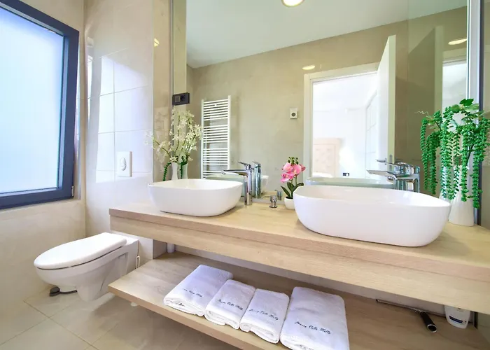Villa Luminosa With Outdoor And Indoor Pool And Sauna Vrh (Krk)