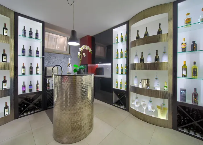 Villa Luminosa With Outdoor And Indoor Pool And Sauna *