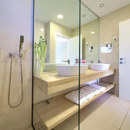 Luminosa With Outdoor And Indoor Pool And Sauna فيلة *