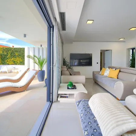 Luminosa With Outdoor And Indoor Pool And Sauna 别墅 Vrh (Krk)