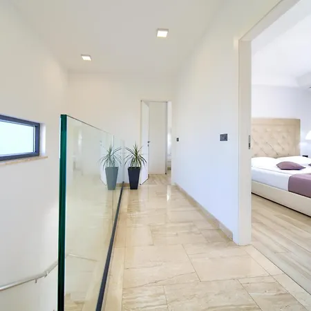 Luminosa With Outdoor And Indoor Pool And Sauna * Vrh (Krk)