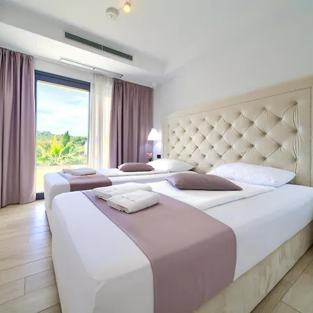 Luminosa With Outdoor And Indoor Pool And Sauna Villa *