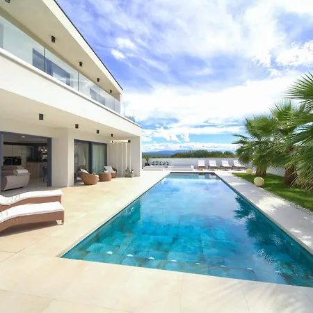 Luminosa With Outdoor And Indoor Pool And Sauna * Vrh (Krk)