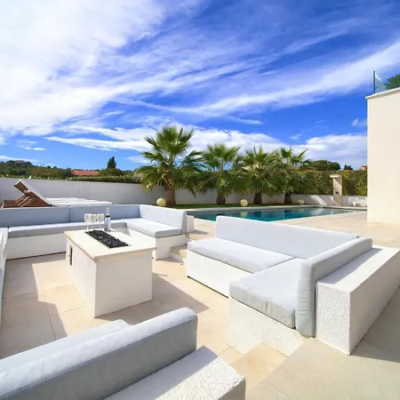 Luminosa With Outdoor And Indoor Pool And Sauna * Vrh (Krk)