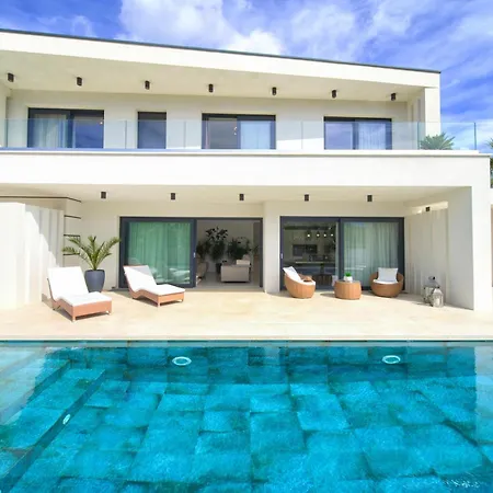 Luminosa With Outdoor And Indoor Pool And Sauna * Vrh (Krk)