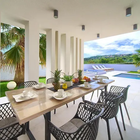 Luminosa With Outdoor And Indoor Pool And Sauna 别墅 Vrh (Krk)