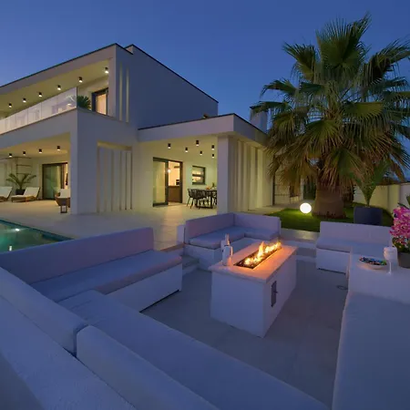 别墅 Luminosa With Outdoor And Indoor Pool And Sauna Vrh (Krk)