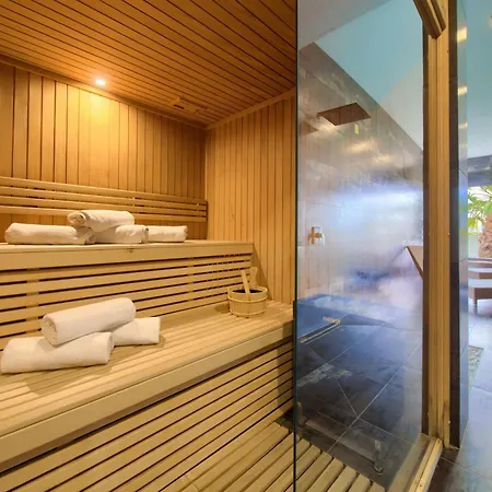 Luminosa With Outdoor And Indoor Pool And Sauna