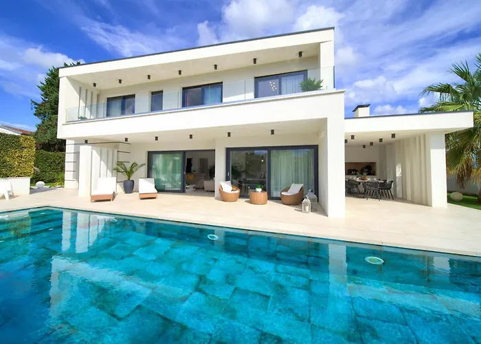 Villa Luminosa With Outdoor And Indoor Pool And Sauna Vrh (Krk)