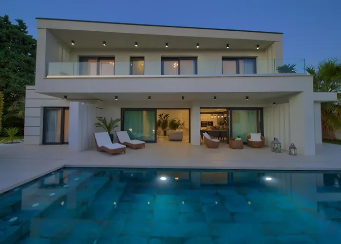 Luminosa With Outdoor And Indoor Pool And Sauna Villa