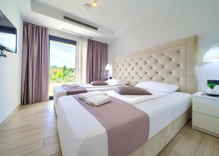 Luminosa With Outdoor And Indoor Pool And Sauna Villa *