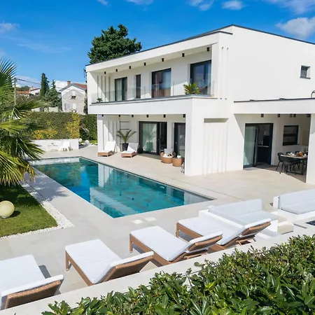 Luminosa With Outdoor And Indoor Pool And Sauna Villa *