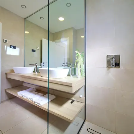 Luminosa With Outdoor And Indoor Pool And Sauna Villa
