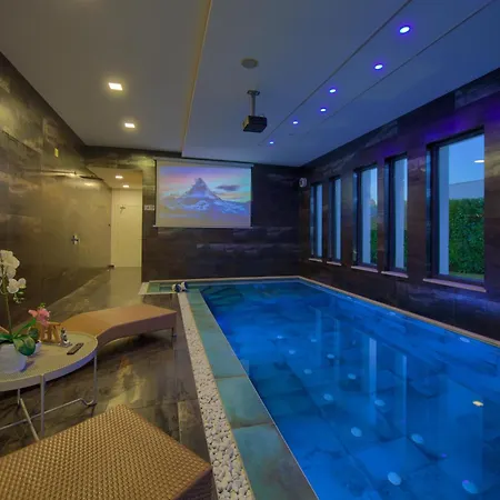 Villa Luminosa With Outdoor And Indoor Pool And Sauna