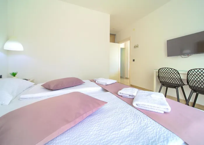 Villa Luminosa With Outdoor And Indoor Pool And Sauna