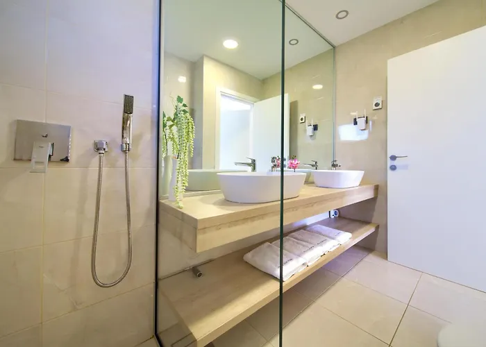 Luminosa With Outdoor And Indoor Pool And Sauna Villa *