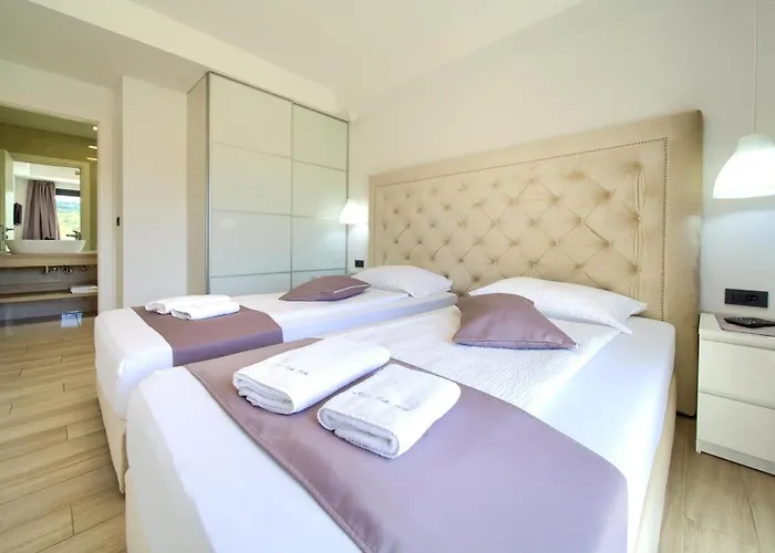 Luminosa With Outdoor And Indoor Pool And Sauna Villa