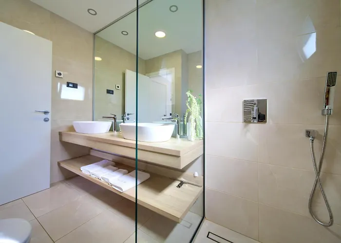 Luminosa With Outdoor And Indoor Pool And Sauna Villa