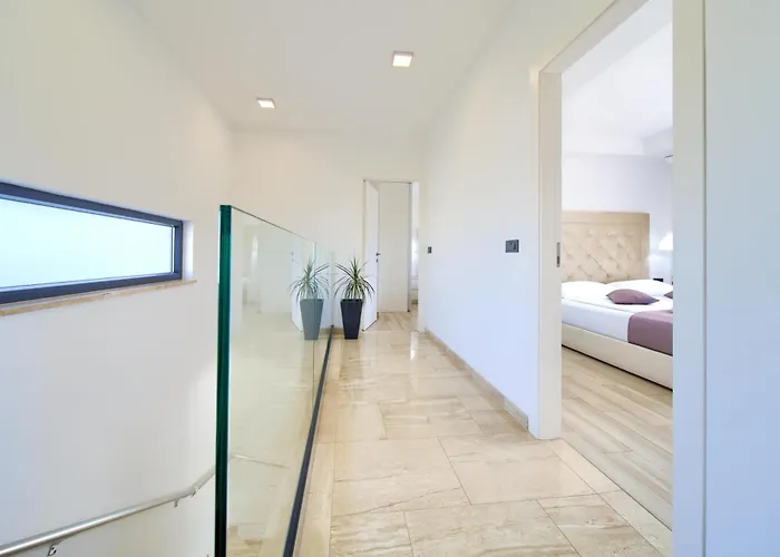 Luminosa With Outdoor And Indoor Pool And Sauna * Vrh (Krk)
