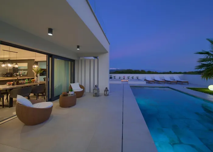 Villa Luminosa With Outdoor And Indoor Pool And Sauna