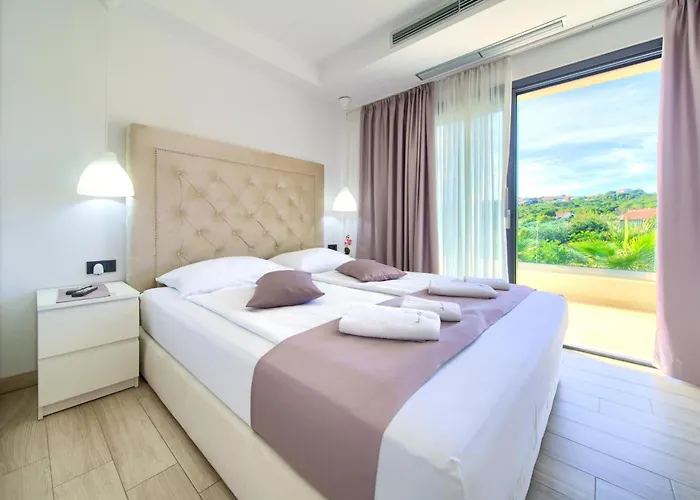 Villa Luminosa With Outdoor And Indoor Pool And Sauna Vrh (Krk)