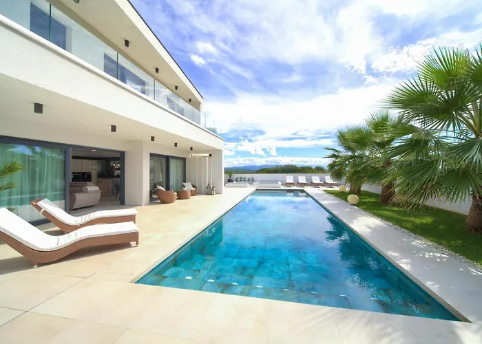 Luminosa With Outdoor And Indoor Pool And Sauna * Vrh (Krk)