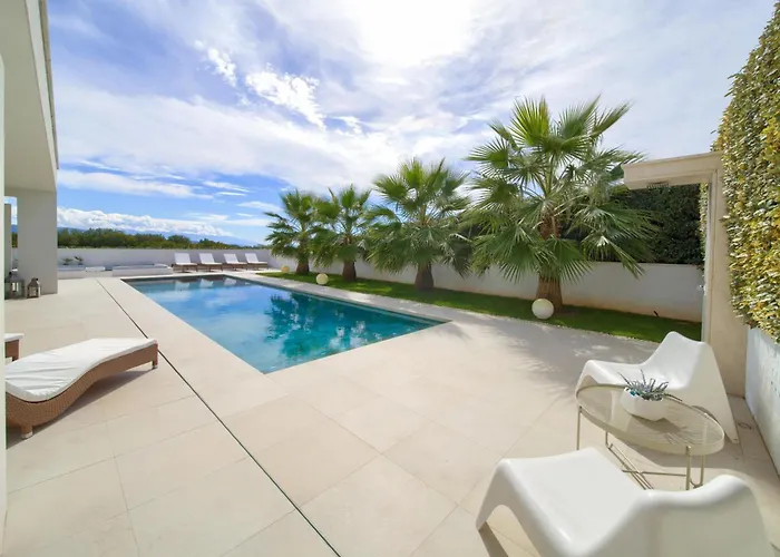 Luminosa With Outdoor And Indoor Pool And Sauna Villa