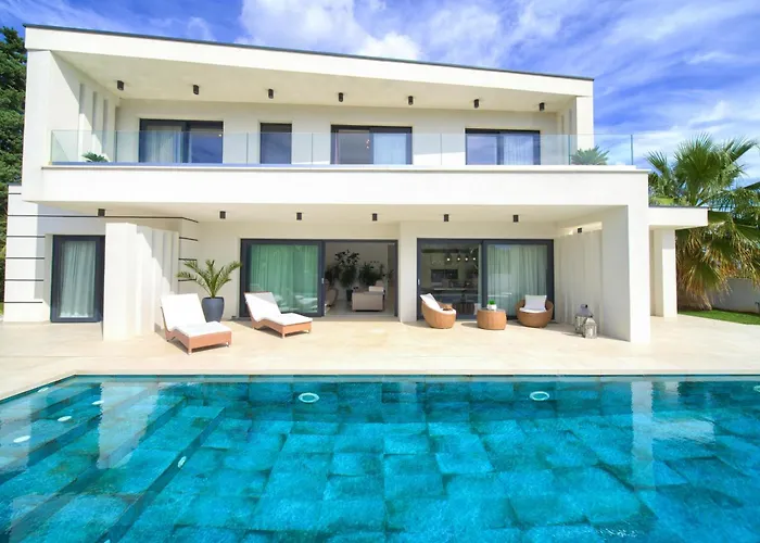 Luminosa With Outdoor And Indoor Pool And Sauna * Vrh (Krk)