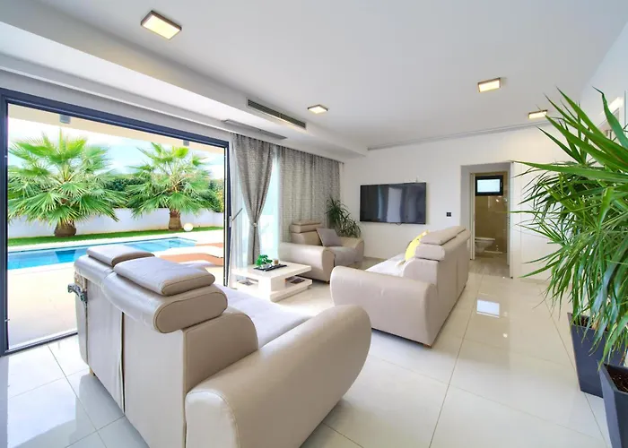 Luminosa With Outdoor And Indoor Pool And Sauna Villa Vrh (Krk)