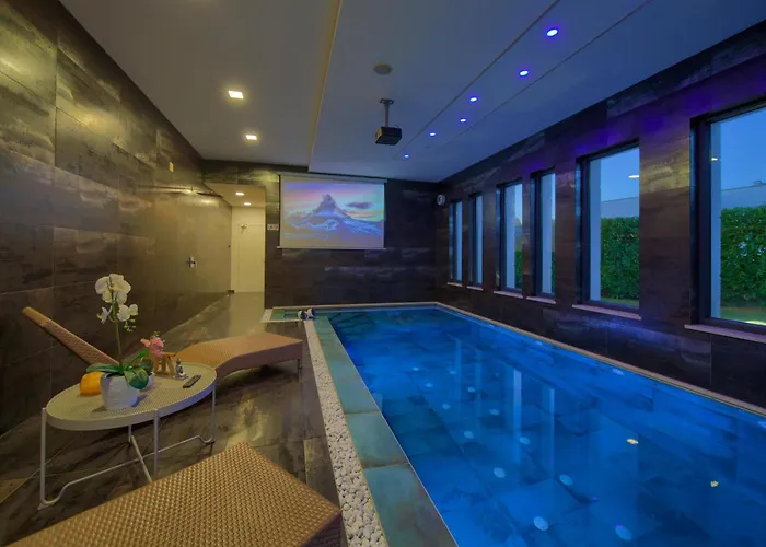 Villa Luminosa With Outdoor And Indoor Pool And Sauna