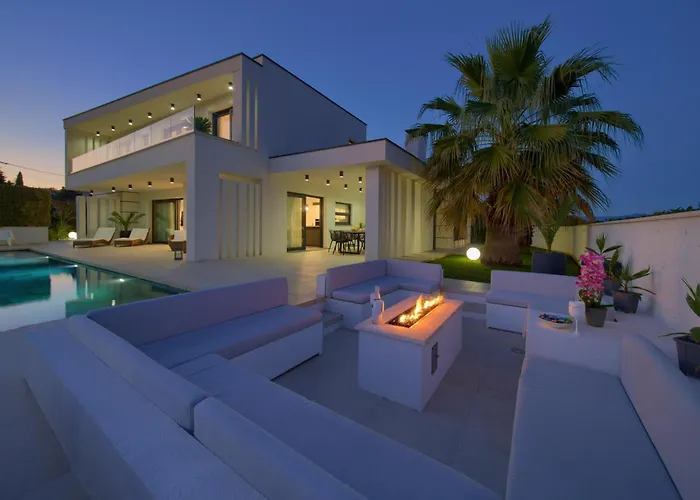 Villa Luminosa With Outdoor And Indoor Pool And Sauna Vrh (Krk)