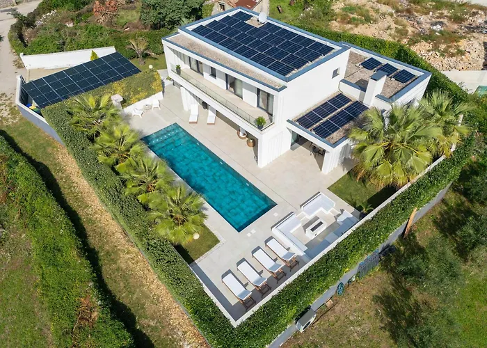 Luminosa With Outdoor And Indoor Pool And Sauna Villa