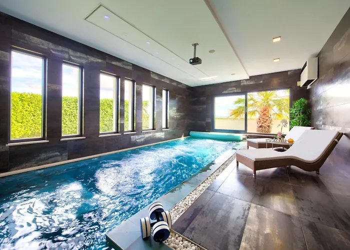 Luminosa With Outdoor And Indoor Pool And Sauna Villa Vrh (Krk)